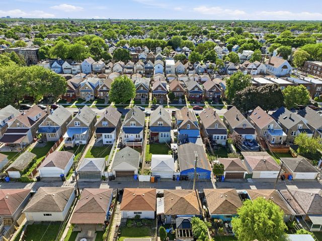 2229 N Kedvale Avenue, Chicago, IL 60639