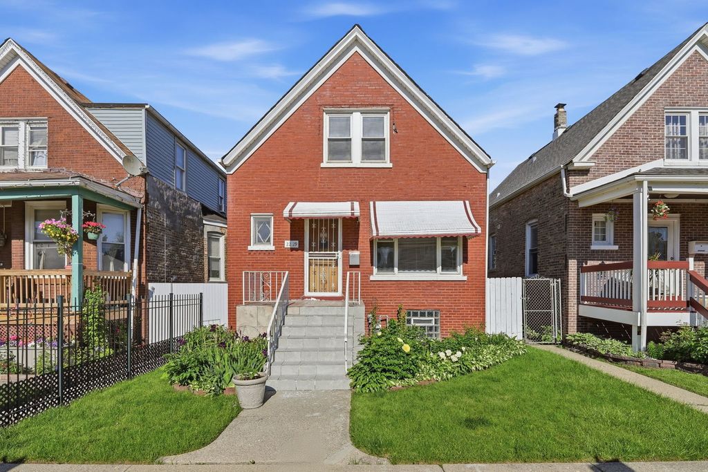 2229 N Kedvale Avenue, Chicago, IL 60639