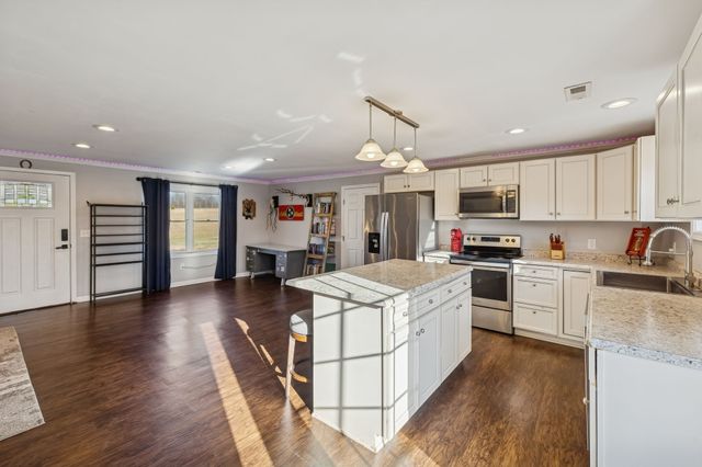 411 Purtle Rd, Lafayette, TN 37083