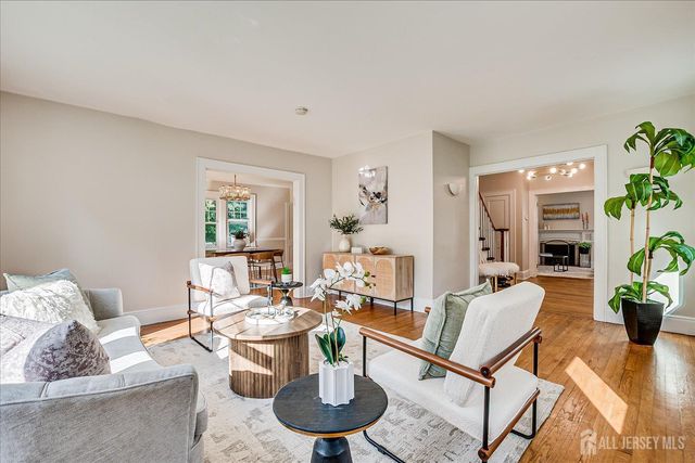9 Lenox Street, Edison, NJ 08817