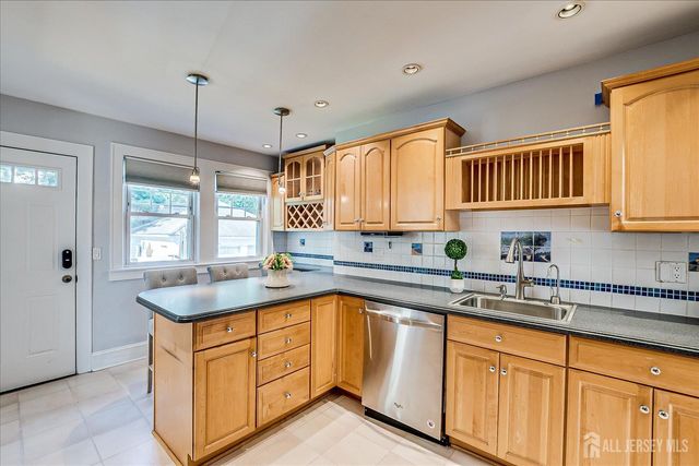 9 Lenox Street, Edison, NJ 08817