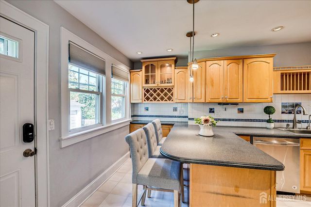 9 Lenox Street, Edison, NJ 08817