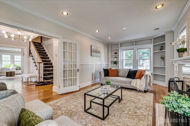 9 Lenox Street, Edison, NJ 08817