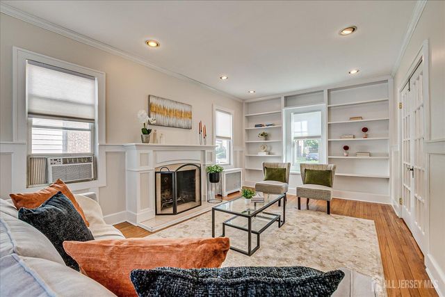 9 Lenox Street, Edison, NJ 08817