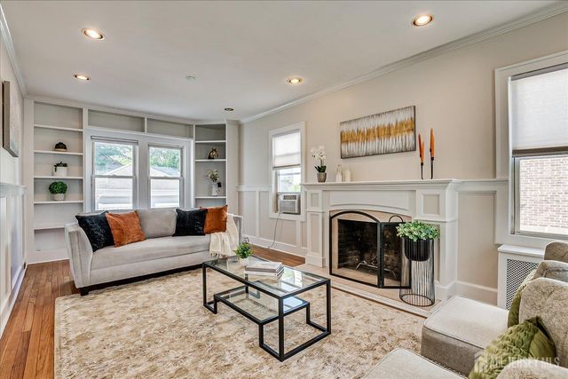 9 Lenox Street, Edison, NJ 08817