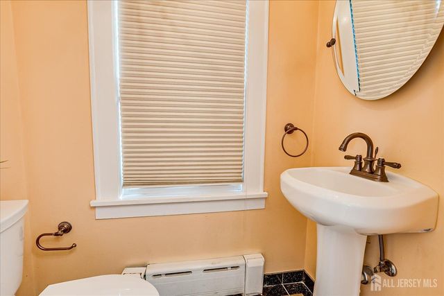 9 Lenox Street, Edison, NJ 08817