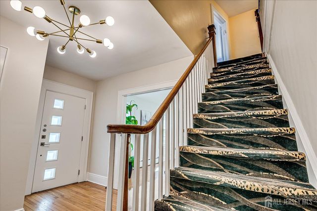 9 Lenox Street, Edison, NJ 08817