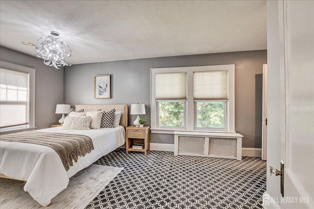 9 Lenox Street, Edison, NJ 08817