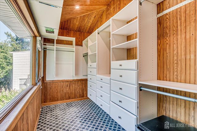 9 Lenox Street, Edison, NJ 08817