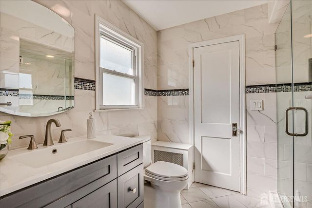 9 Lenox Street, Edison, NJ 08817