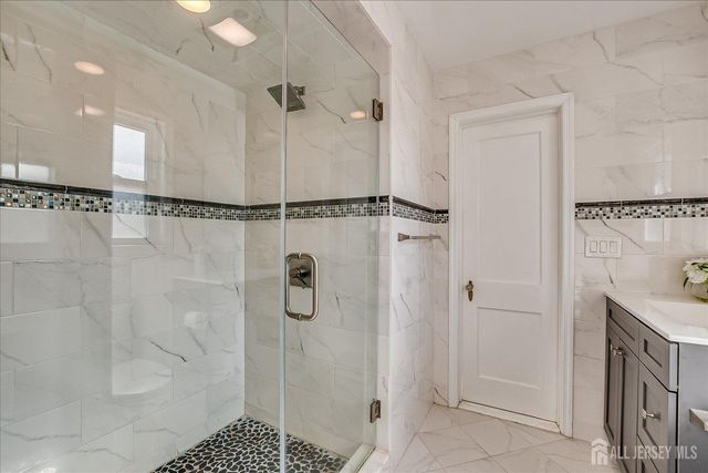 9 Lenox Street, Edison, NJ 08817