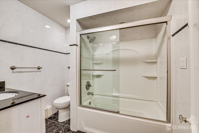 9 Lenox Street, Edison, NJ 08817