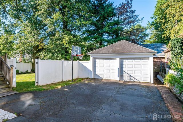 9 Lenox Street, Edison, NJ 08817