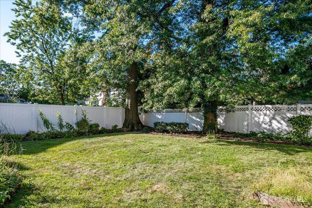 9 Lenox Street, Edison, NJ 08817