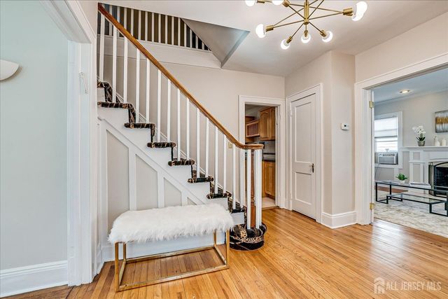 9 Lenox Street, Edison, NJ 08817