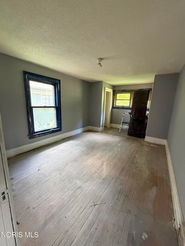 2471 Glenwood Avenue, Toledo, OH 43620