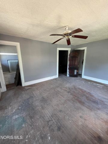 2471 Glenwood Avenue, Toledo, OH 43620