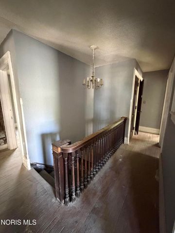 2471 Glenwood Avenue, Toledo, OH 43620