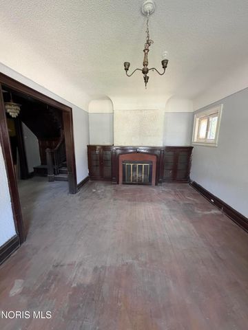 2471 Glenwood Avenue, Toledo, OH 43620