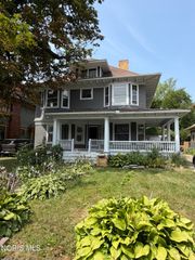 2471 Glenwood Avenue, Toledo, OH 43620