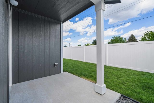 1009 S Century Rd, Spokane Valley, WA 99037