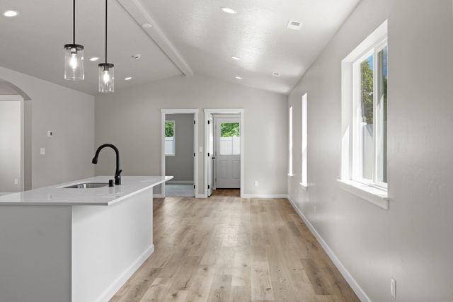 1009 S Century Rd, Spokane Valley, WA 99037