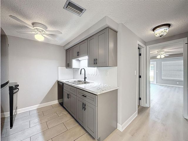 4233 STRATFORD DRIVE D, New Port Richey, FL 34652