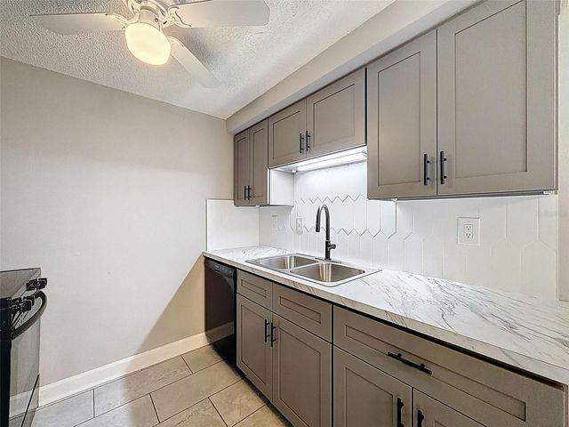 4233 STRATFORD DRIVE D, New Port Richey, FL 34652