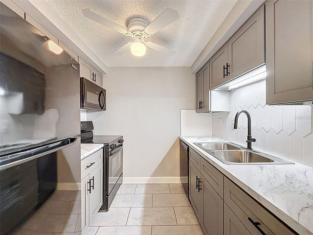 4233 STRATFORD DRIVE D, New Port Richey, FL 34652