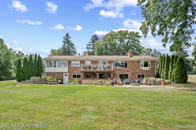 41700 W 11 Mile Road, Novi, MI 48375