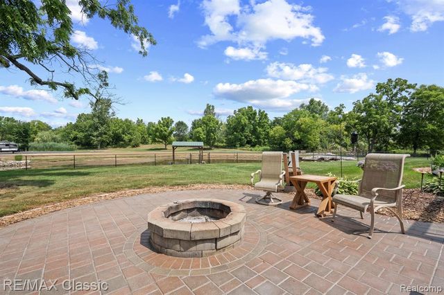 41700 W 11 Mile Road, Novi, MI 48375
