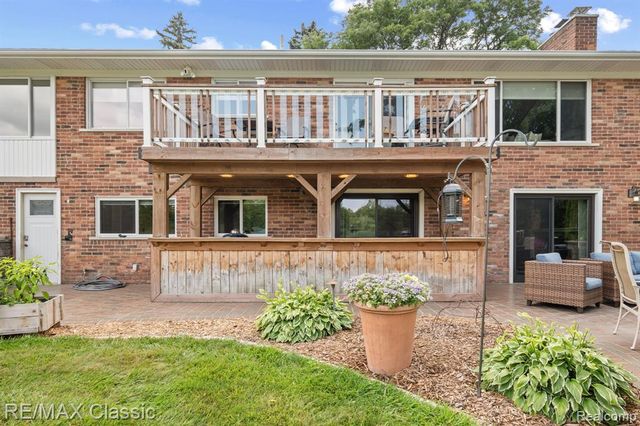 41700 W 11 Mile Road, Novi, MI 48375