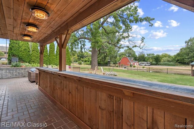41700 W 11 Mile Road, Novi, MI 48375