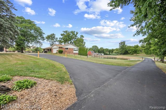 41700 W 11 Mile Road, Novi, MI 48375
