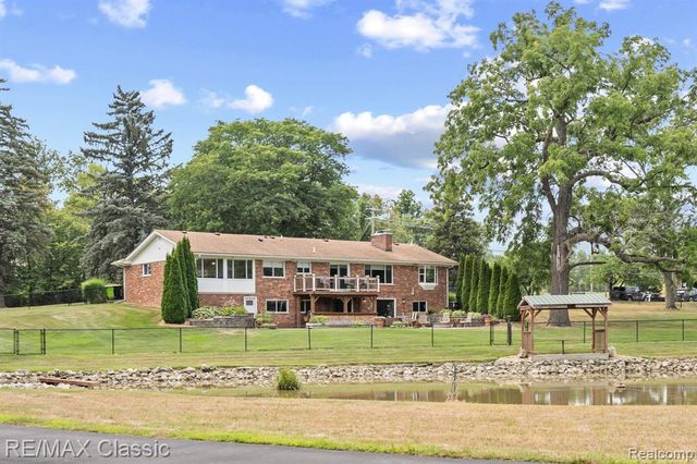 41700 W 11 Mile Road, Novi, MI 48375