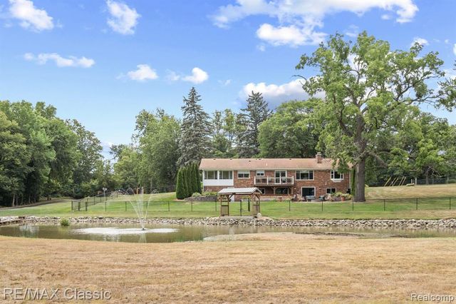 41700 W 11 Mile Road, Novi, MI 48375