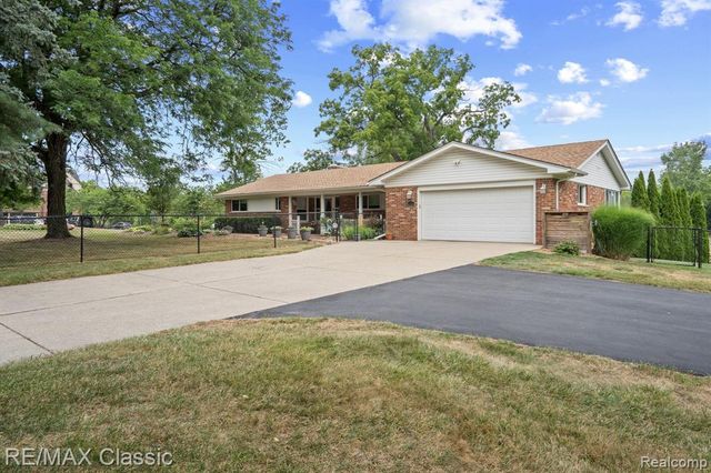 41700 W 11 Mile Road, Novi, MI 48375