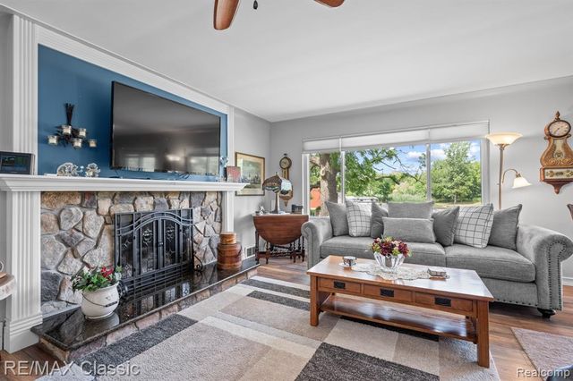 41700 W 11 Mile Road, Novi, MI 48375