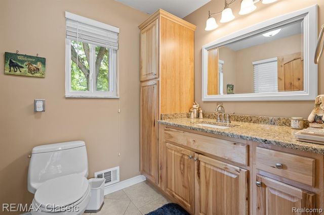 41700 W 11 Mile Road, Novi, MI 48375