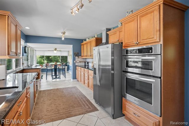 41700 W 11 Mile Road, Novi, MI 48375
