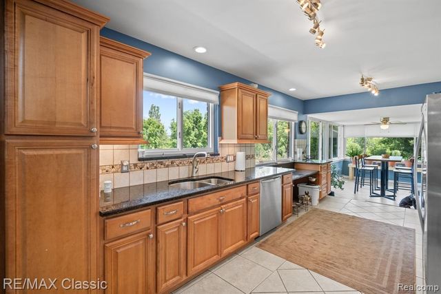 41700 W 11 Mile Road, Novi, MI 48375