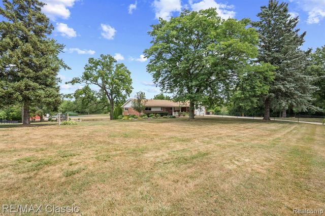 41700 W 11 Mile Road, Novi, MI 48375