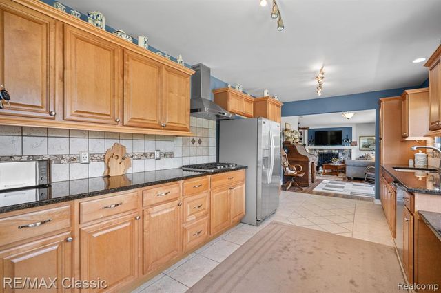 41700 W 11 Mile Road, Novi, MI 48375