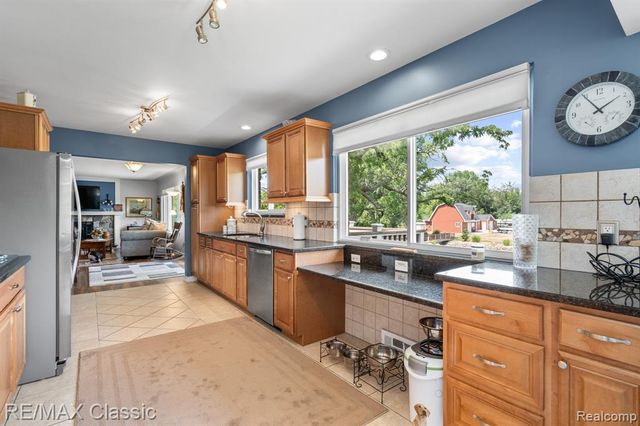 41700 W 11 Mile Road, Novi, MI 48375