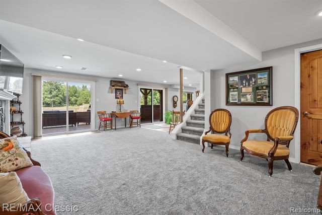 41700 W 11 Mile Road, Novi, MI 48375