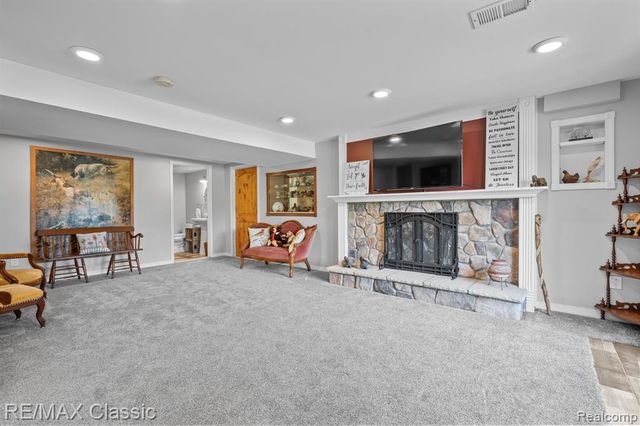 41700 W 11 Mile Road, Novi, MI 48375