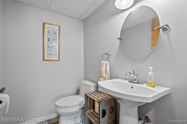 41700 W 11 Mile Road, Novi, MI 48375