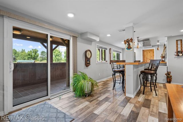 41700 W 11 Mile Road, Novi, MI 48375
