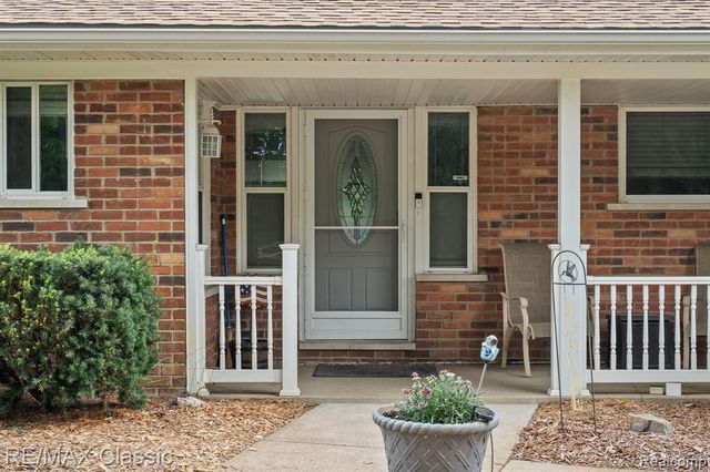 41700 W 11 Mile Road, Novi, MI 48375