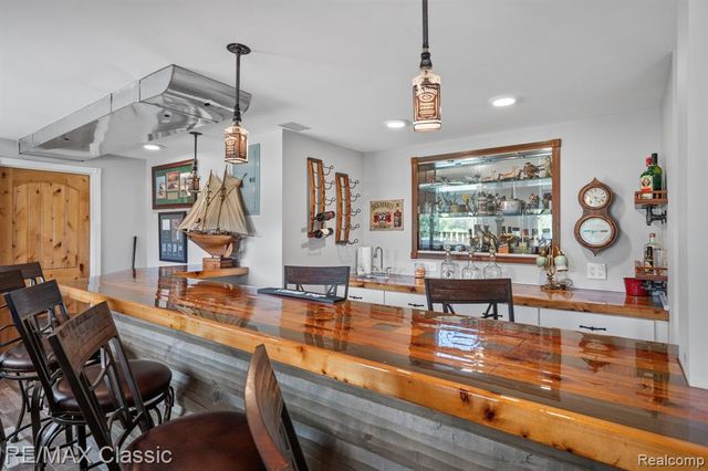 41700 W 11 Mile Road, Novi, MI 48375